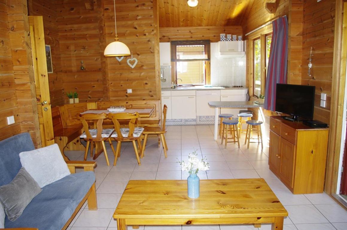 Chalets Du Soleil Mauroux  Exterior photo